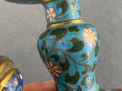 Paire de bougeoirs en forme de pixiu en émaux cloisonnés, Chine, Qing — photo 6