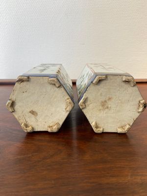Paire de bouteilles de forme hexagonale en porcelaine de Chine famille verte, Kangxi — photo 6