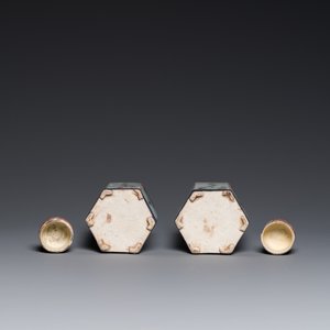 Paire de bouteilles de forme hexagonale en porcelaine de Chine famille verte, Kangxi — photo 7