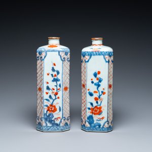 Paire de bouteilles de forme octagonale en porcelaine de Chine de style Imari, Kangxi — photo 3
