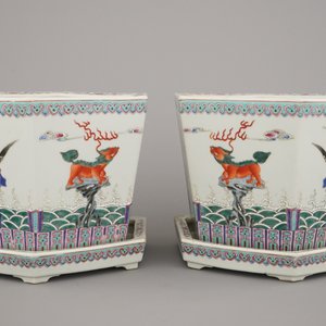 Paire de cache-pots avec support en porcelaine de Chine, famille rose, 19e-20e — photo 3