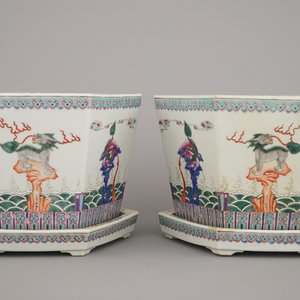 Paire de cache-pots avec support en porcelaine de Chine, famille rose, 19e-20e — photo 4