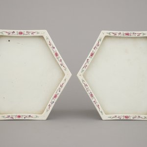 Paire de cache-pots avec support en porcelaine de Chine, famille rose, 19e-20e — photo 6