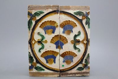 Paire de carreaux de plafond, Seville, décor coquilles St-Jacques, 16e