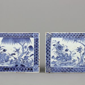 Paire de carreaux rectangulaires en porcelaine de Chine, bleu et blanc, 18e — photo 1