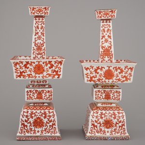 Paire de chandeliers d'autel en porcelaine de Chine décorés avec du corail rouge, 19e — photo 5
