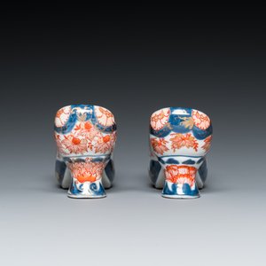 Paire de chaussures miniatures en porcelaine de style Imari d'après un modèle de Delft, probablement Samson, France, 19ème — photo 5