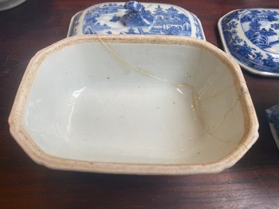 Paire de chocolatières et trois terrines en porcelaine de Chine en bleu et blanc, Qianlong — photo 14