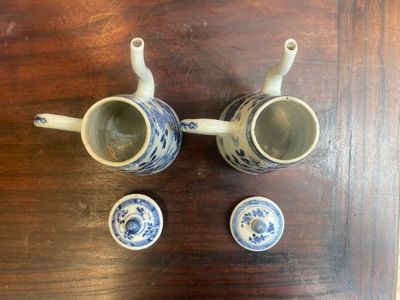 Paire de chocolatières et trois terrines en porcelaine de Chine en bleu et blanc, Qianlong — photo 3