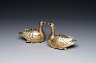 Paire de compte-gouttes en bronze incrusté d'argent en forme de canard, Chine, Qing