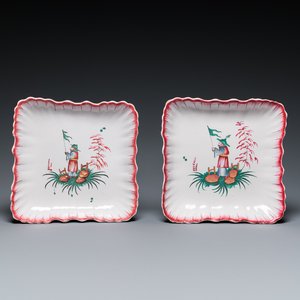Paire de coupes carrées en faïence de l'est à décor de porte-drapeaux chinois, Lunéville ou Strasbourg, 18ème — photo 1