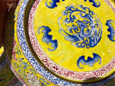Paire de coupes en émaux de Canton à décor floral très raffiné, Chine, Yongzheng — photo 3