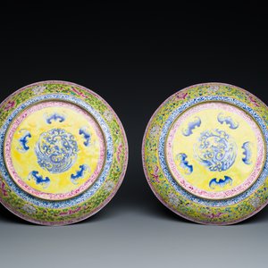 Paire de coupes en émaux de Canton à décor floral très raffiné, Chine, Yongzheng — photo 3