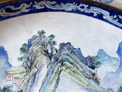 Paire de coupes en émaux de Canton du type 'Master of the rocks', Yongzheng/Qianlong — photo 7