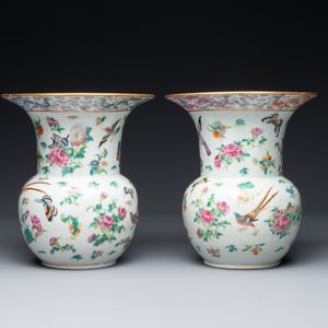 Paire de crachoirs en porcelaine de Chine famille rose de Canton à décor de dragons, oiseaux, papillons et fleurs, 19ème — photo 2