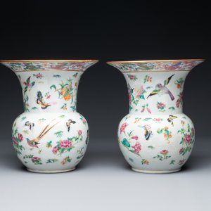 Paire de crachoirs en porcelaine de Chine famille rose de Canton à décor de dragons, oiseaux, papillons et fleurs, 19ème — photo 3