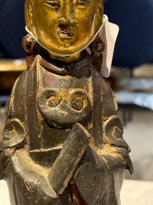 Paire de figures de servantes en bronze partiellement laqué et doré, Chine, Ming — photo 15