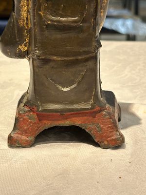 Paire de figures de servantes en bronze partiellement laqué et doré, Chine, Ming — photo 23