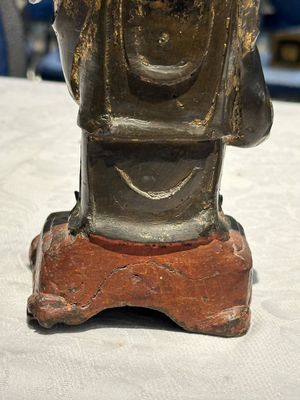 Paire de figures de servantes en bronze partiellement laqué et doré, Chine, Ming — photo 10