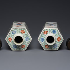 Paire de flacons de forme hexagonale en porcelaine de Chine famille verte, Kangxi — photo 7