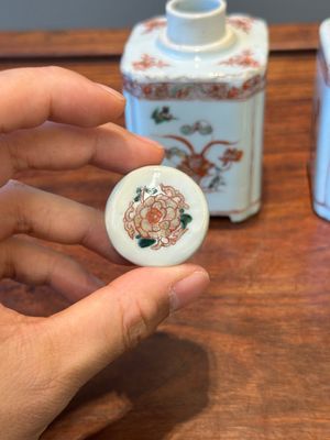 Paire de flacons de formes carrées en porcelaine de Chine famille verte, Kangxi — photo 6