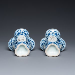 Paire de gobelets ajourés et à double parois en porcelaine de Chine en bleu et blanc à décor de rinceaux de lotus de style Ming, Qianlong — photo 7