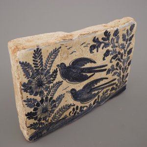 Paire de grands carreaux espagnols, bleu et blanc, décor oiseaux, 17e-18e — photo 3