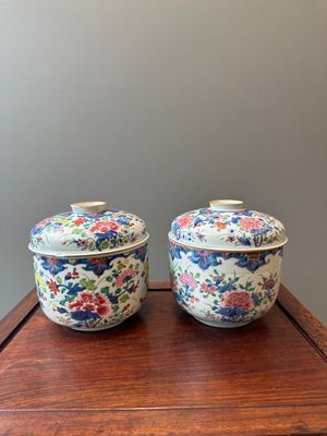 Paire de grands pots couverts en porcelaine de Chine famille rose à décor floral, Qianlong — photo 3