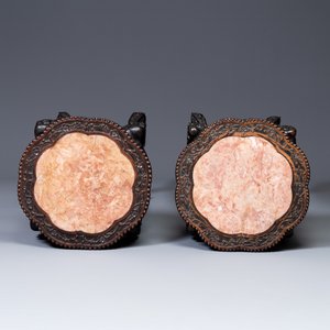 Paire de grands socles en bois sculptés aux plateaux en marbre, Chine, 19ème — photo 4