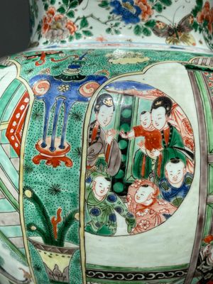 Paire de grands vases couverts en porcelaine de Chine famille verte, Kangxi — photo 22