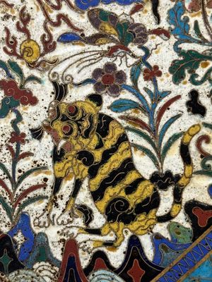 Paire de grands vases de forme octogonale de type 'bianhu' en émaux cloisonnés, Chine, Qianlong/Jiaqing — photo 12