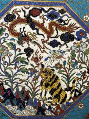 Paire de grands vases de forme octogonale de type 'bianhu' en émaux cloisonnés, Chine, Qianlong/Jiaqing — photo 21