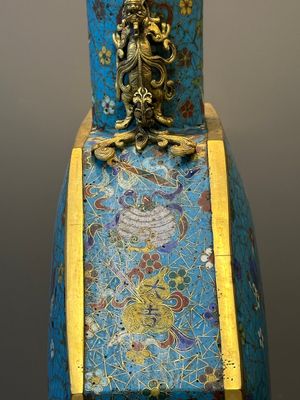 Paire de grands vases de forme octogonale de type 'bianhu' en émaux cloisonnés, Chine, Qianlong/Jiaqing — photo 10