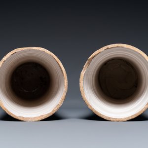Paire de grands vases en faïence de Delft en bleu et blanc à décor chinois, 17ème — photo 5