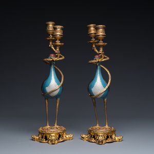 Paire de grues en émaux cloisonnés aux montures de candelabres en bronze doré, Chine, 18/19ème — photo 3