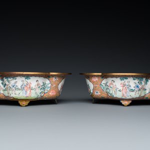 Paire de jardinières à quatre lobes en émaux de Canton, Chine, marque de Qianlong, 19ème — photo 2