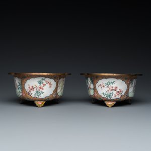 Paire de jardinières à quatre lobes en émaux de Canton, Chine, marque de Qianlong, 19ème — photo 3