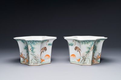 Paire de jardinières en porcelaine de Chine qianjiang cai, signé Cha Yishun 查義順, 19/20ème