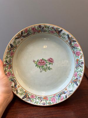 Paire de jardinières sur supports en porcelaine de Chine famille rose de Canton, 19ème — photo 17