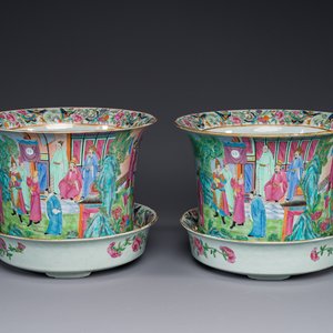Paire de jardinières sur supports en porcelaine de Chine famille rose de Canton, 19ème — photo 1