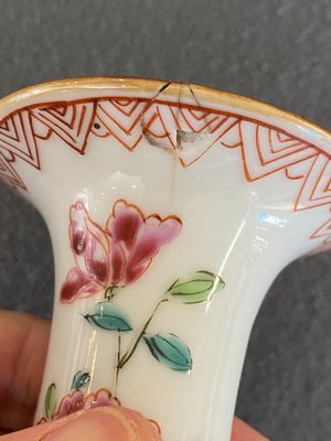 Paire de kendis en porcelaine de Chine famille rose à décor de coqs, Qianlong — photo 12