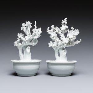 Paire de modèles d'arbres dans jardinières en porcelaine blanche de Chine, Kangxi — photo 5