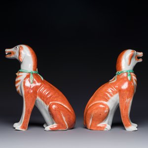 Paire de modèles de chiens en porcelaine de Chine polychrome d'exportation, Qianlong — photo 3