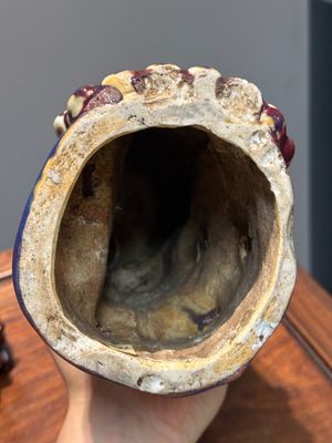 Paire de modèles de paons en porcelaine de Chine à émail flambé sur socles en bois, 19ème — photo 16