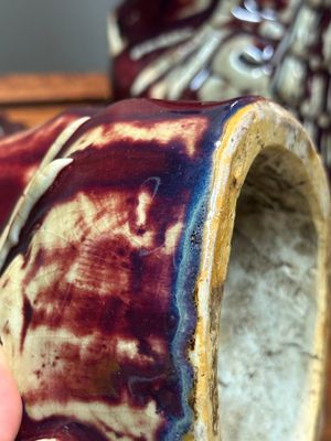 Paire de modèles de paons en porcelaine de Chine à émail flambé sur socles en bois, 19ème — photo 8