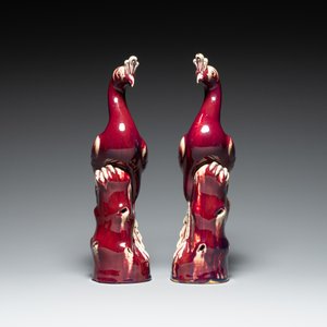 Paire de modèles de paons en porcelaine de Chine à émail flambé sur socles en bois, 19ème — photo 3