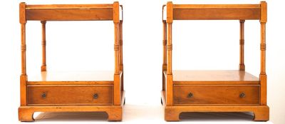 Paire de petites tables anglaises, 19e