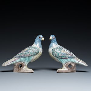Paire de pigeons en biscuit émaillé vert, Chine, 19/20ème — photo 2