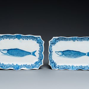 Paire de plats aux harengs en faïence de Delft en bleu et blanc, 18ème — photo 1