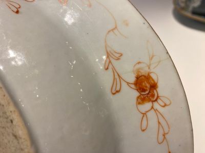 Paire de plats de forme ovale en porcelaine de Chine famille rose à décor 'Pompadour', Qianlong, vers 1745 — photo 18
